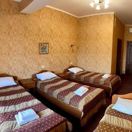Golden Lion Hotel Boryspilʼ Екстериор снимка