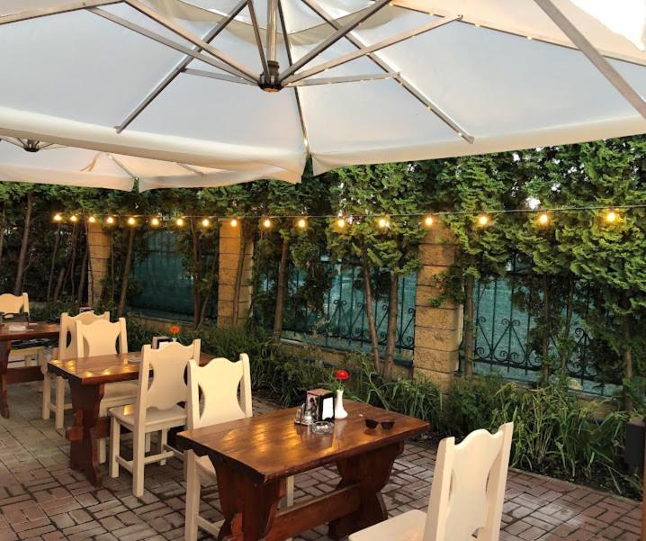 Golden Lion Hotel Boryspilʼ Екстериор снимка