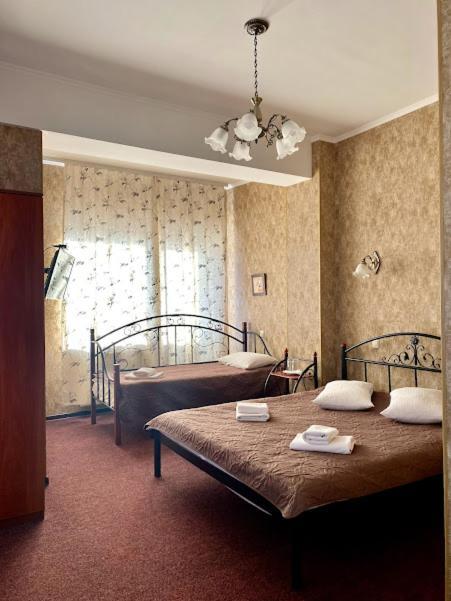 Golden Lion Hotel Boryspilʼ Екстериор снимка